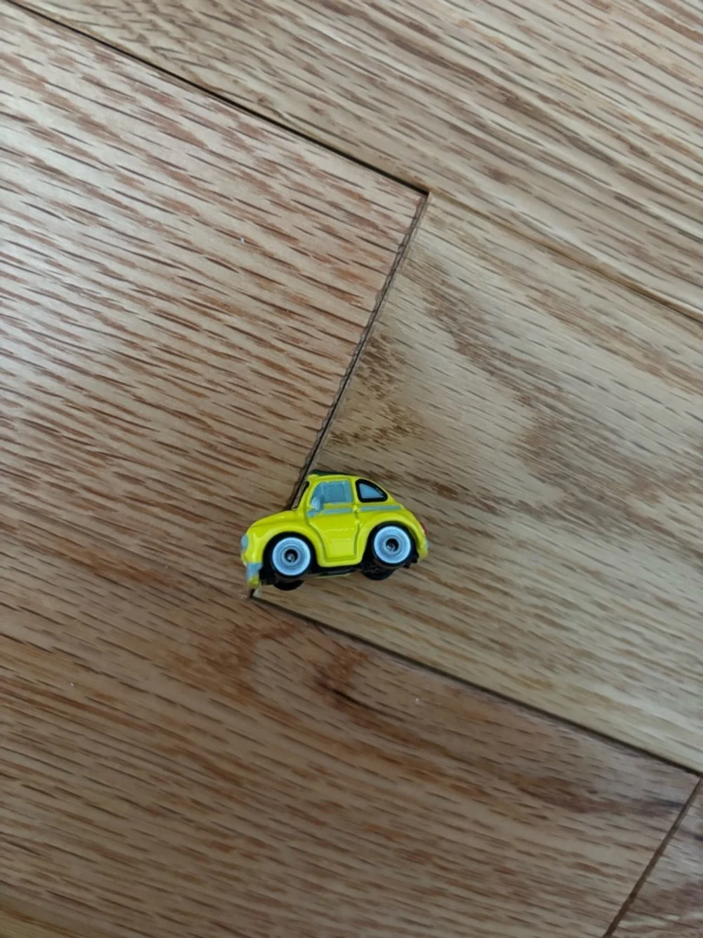 Disney Pixar Cars Mini Figure Luigi - Mattel